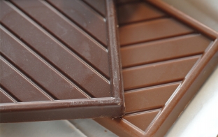 5 grams of milk and bitter chocolate bars