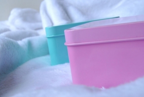 Pink and blue boxes for chocolates