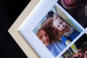 You can buy IKEA Knoppeng with a poster of your photos at our store