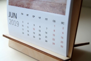 Desk calendar with your own photos