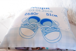 Pillow with newborn's photo and metric