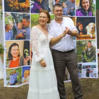 order a gift for friends on their wedding anniversary