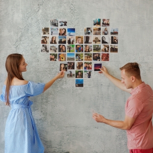 How to place photos on the wall (33 schemes)
